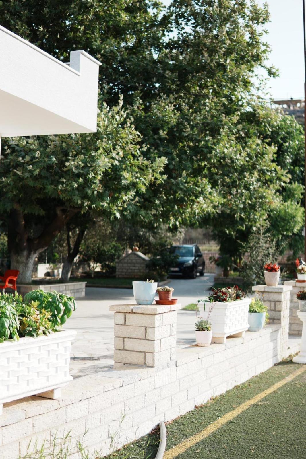 Gardenia Rooms Sarandë Buitenkant foto